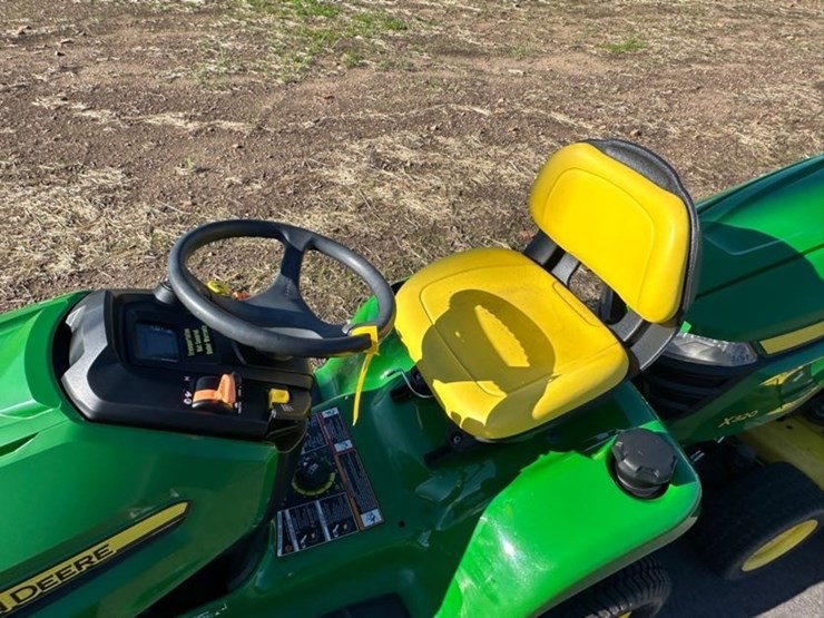 2023-john-deere-x330-image-7