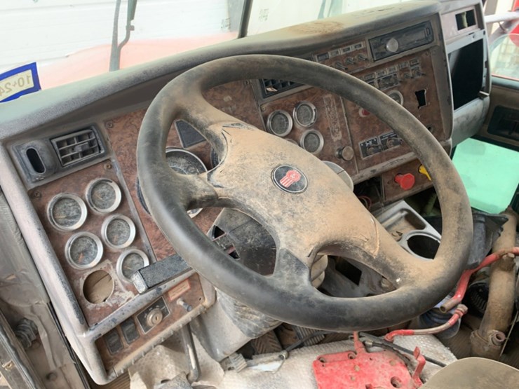 kenworth-w900l-image-17