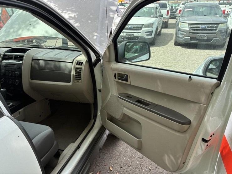 2008-ford-escape-image-9