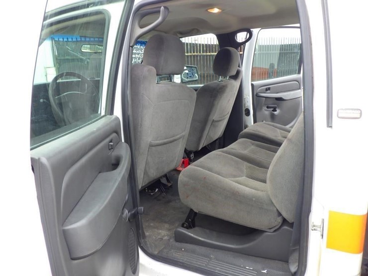 2005-chevrolet-3500-image-7