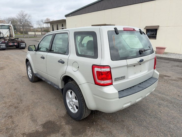 2009-ford-escape-image-3
