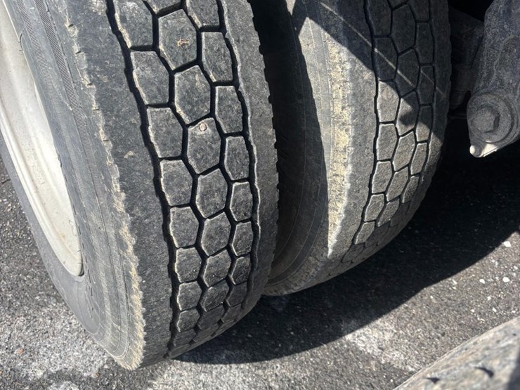 2008-peterbilt-387-image-23