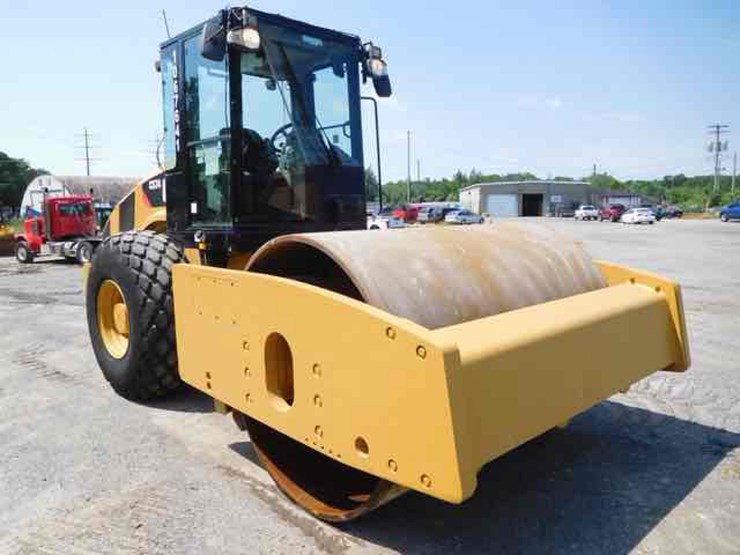 2011-caterpillar-cs74-image-3