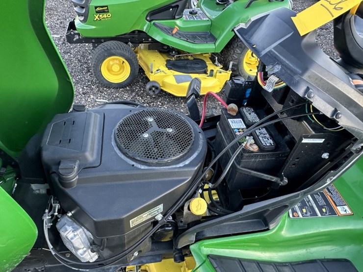 2020-john-deere-x390-image-10