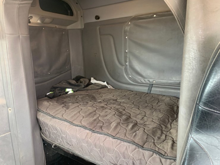 2013-peterbilt-367-image-15