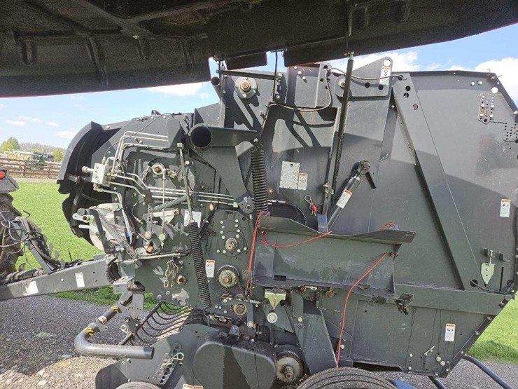 #145-•-2017-kubota-bv4160f-round-baler-image-8