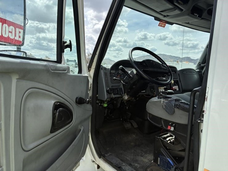 2005-international-durastar-4400-image-19