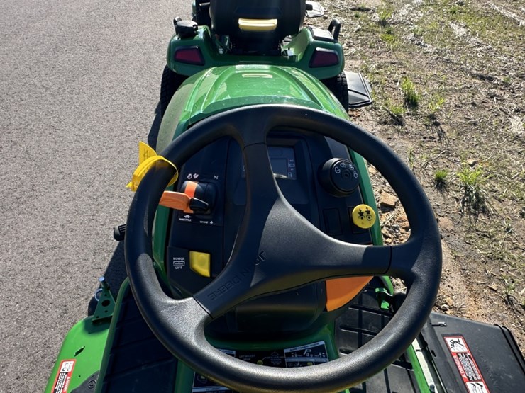2024-john-deere-x570-image-10