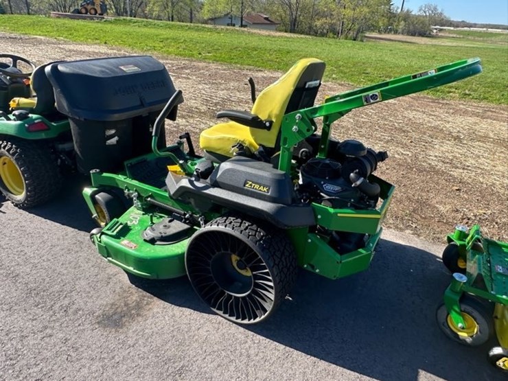 2023-john-deere-z740r-image-2