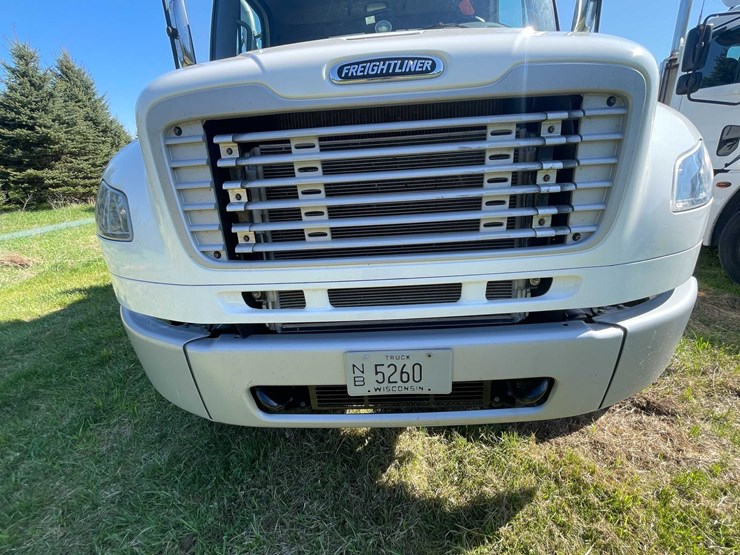2020-freightliner-m2-106-image-49