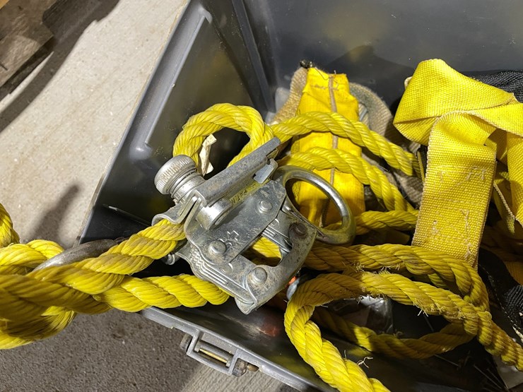 #5059-•-tote-of-safety-harness-and-ropes-image-10