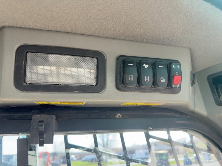 2023-caterpillar-249d3-image-24