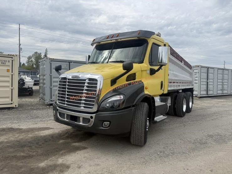 2014-freightliner-108sd-image-5