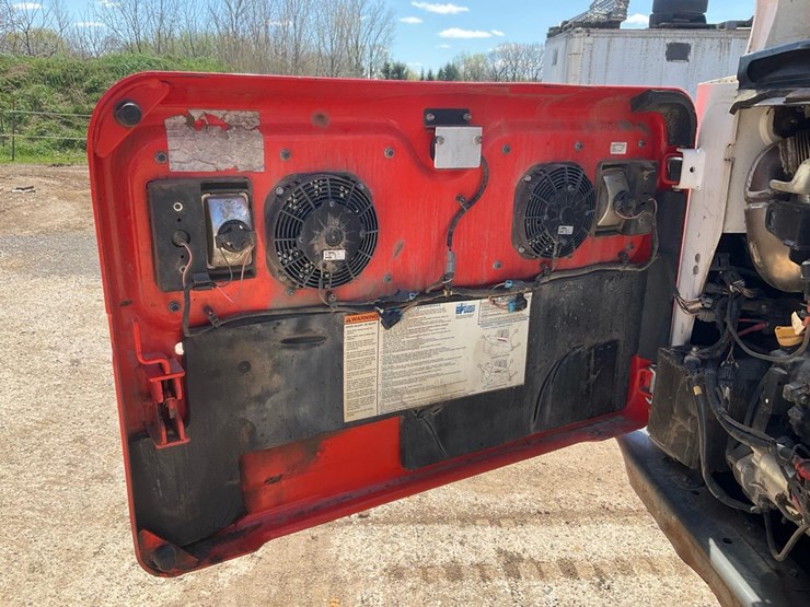 2021-bobcat-t870-image-32