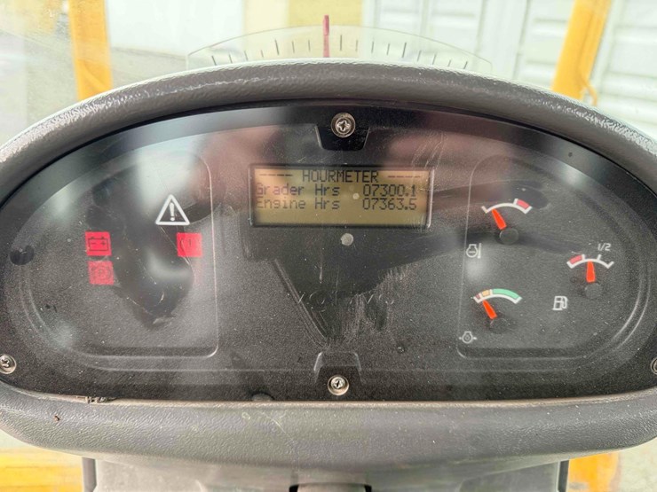 2005-volvo-g710b-image-41