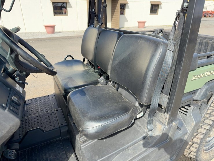 2022-john-deere-gator-image-16