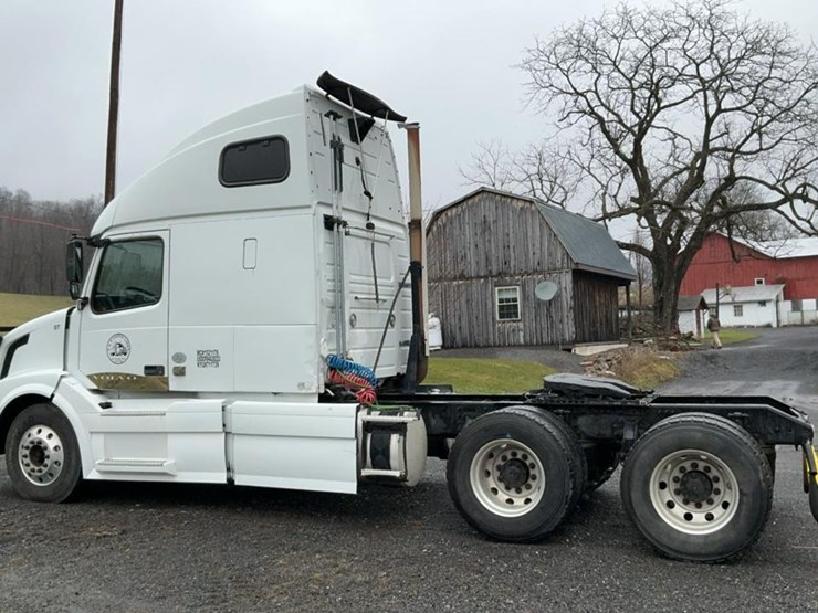 #137-•-2009-volvo-isx-semi-truck-image-3