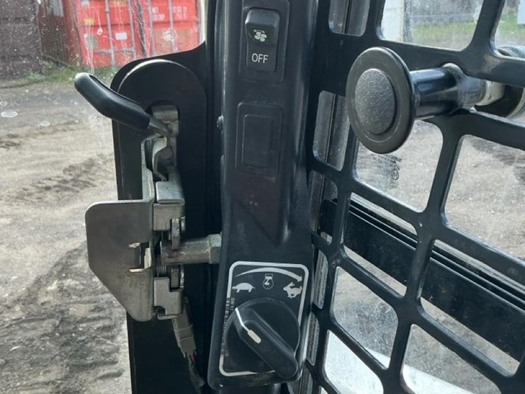 2024-bobcat-t770-image-20