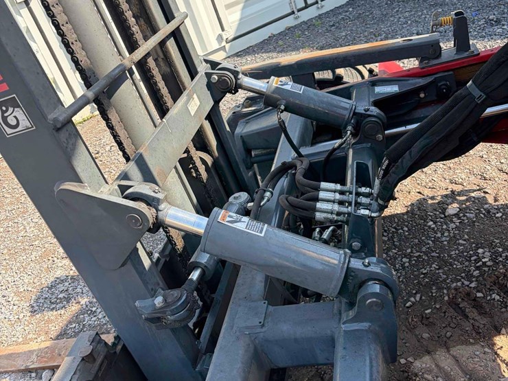 2018-moffett-m8-55.4-image-7