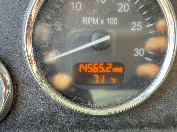 2014-peterbilt-337-image-23