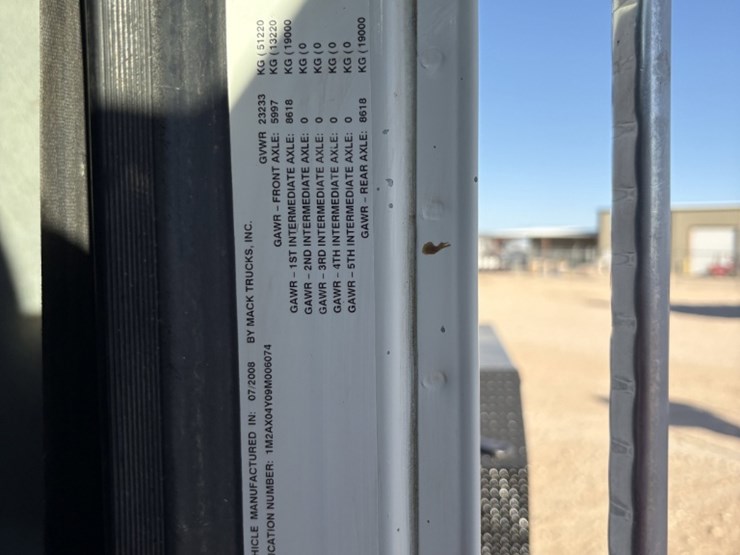 2009-mack-granite-gu713-image-11