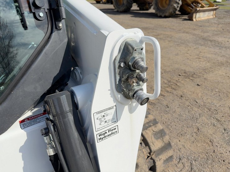 2020-bobcat-t870-image-11