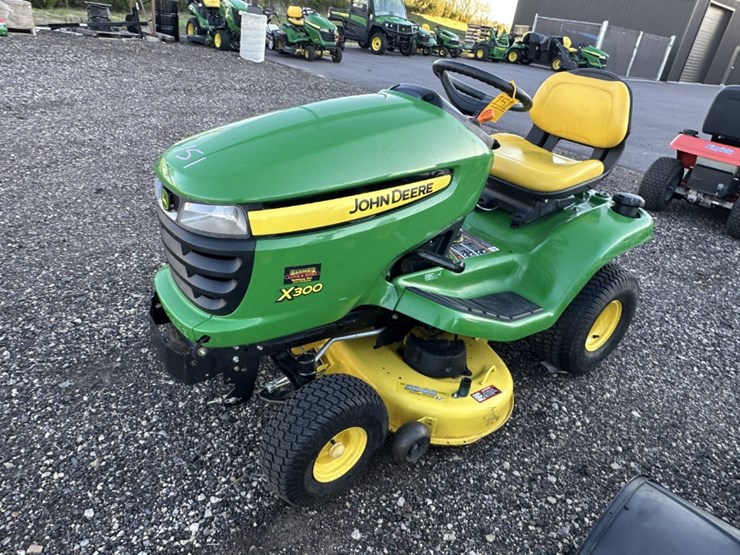 2012-john-deere-x300-image-1
