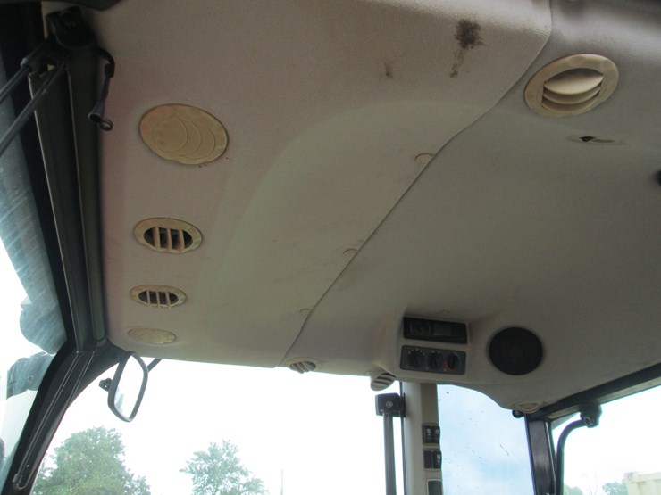 2018-massey-ferguson-4709-image-39