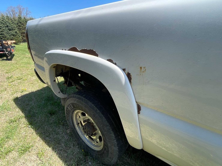#7046-•-2005-chevrolet-duramax-(has-wi-title)-image-25