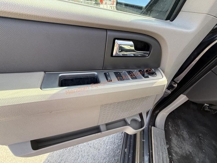 2013-ford-expedition-xlt-image-32