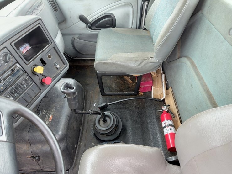 2005-international-8600-image-23