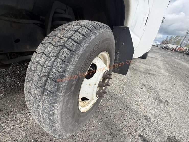 2010-ford-e450-image-23