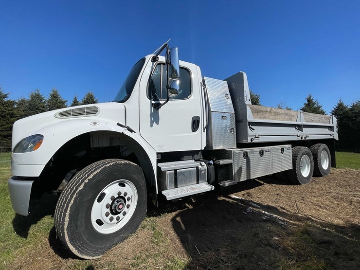 2020-freightliner-m2-106-image-8