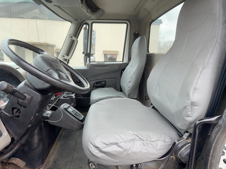 2016-international-7400-image-24