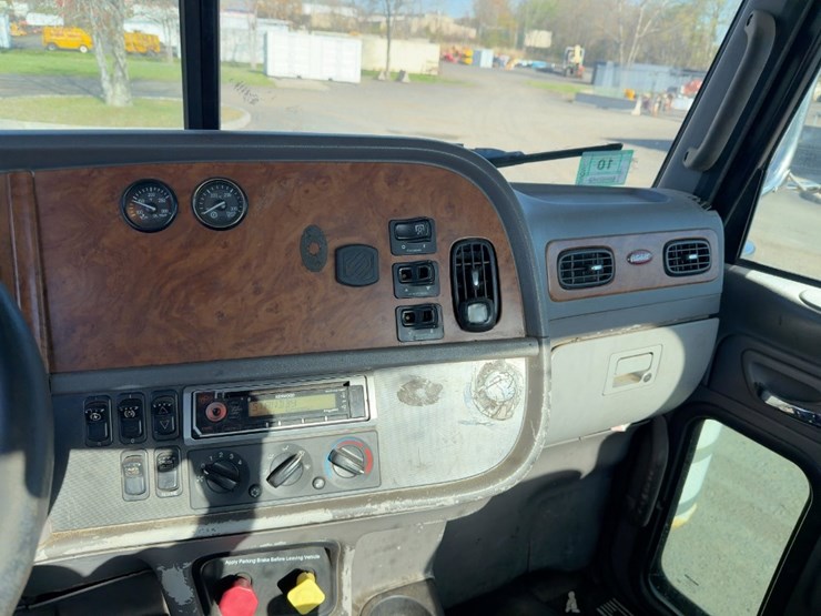 2007-peterbilt-378-image-28