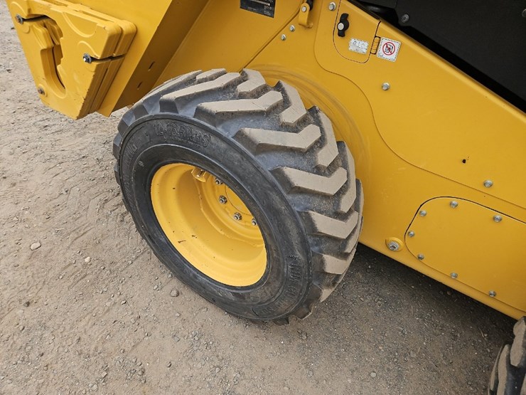 2022-caterpillar-246d3-image-10