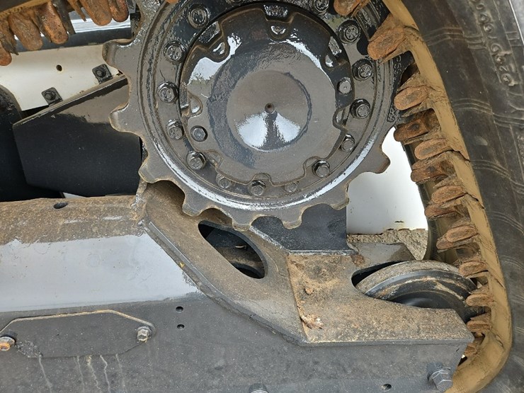 2023-bobcat-t76-image-12