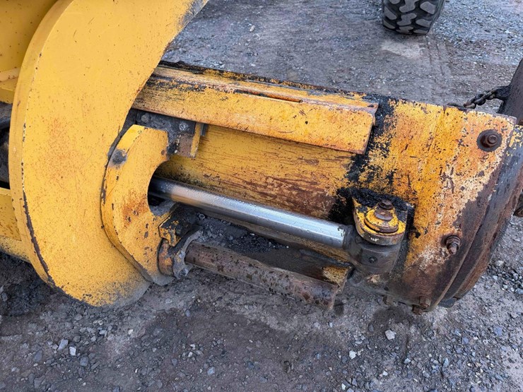 2005-volvo-g710b-image-21