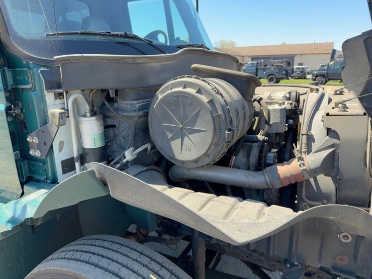 2004-international-durastar-4300-image-10