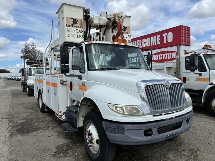 2005-international-durastar-4400-image-2