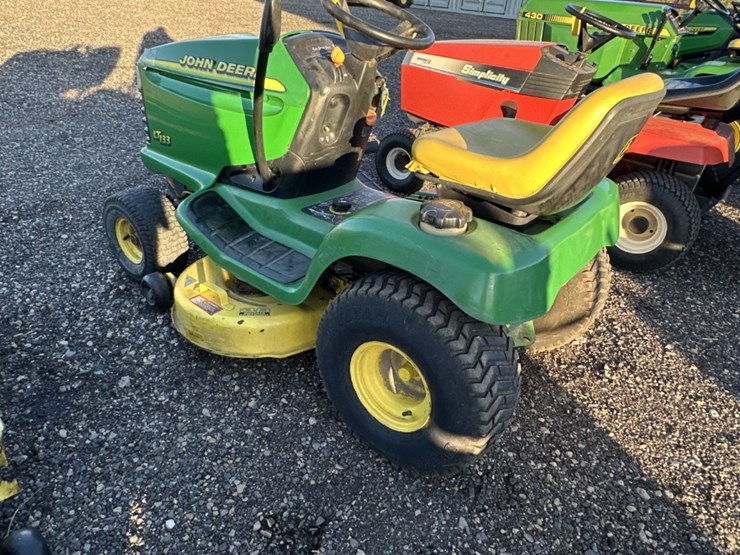 john-deere-lt133-image-2