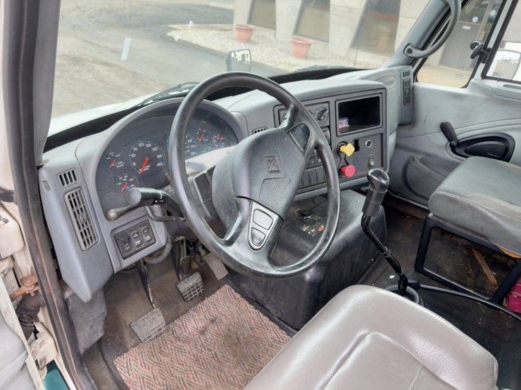 2005-international-8600-image-24