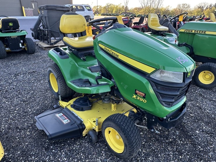 2020-john-deere-x390-image-4