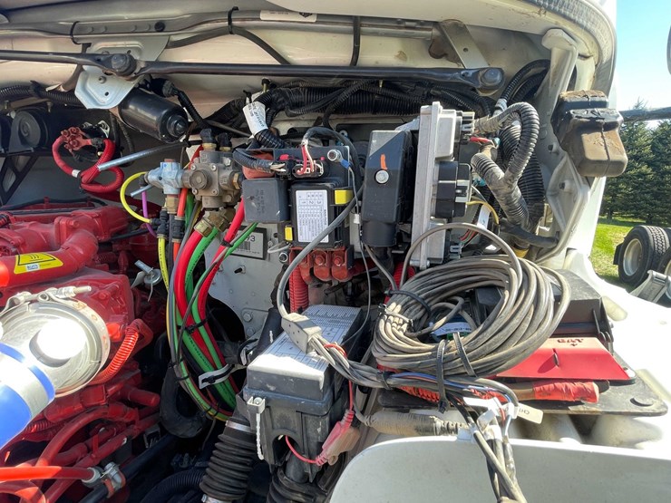 2020-freightliner-m2-106-image-74