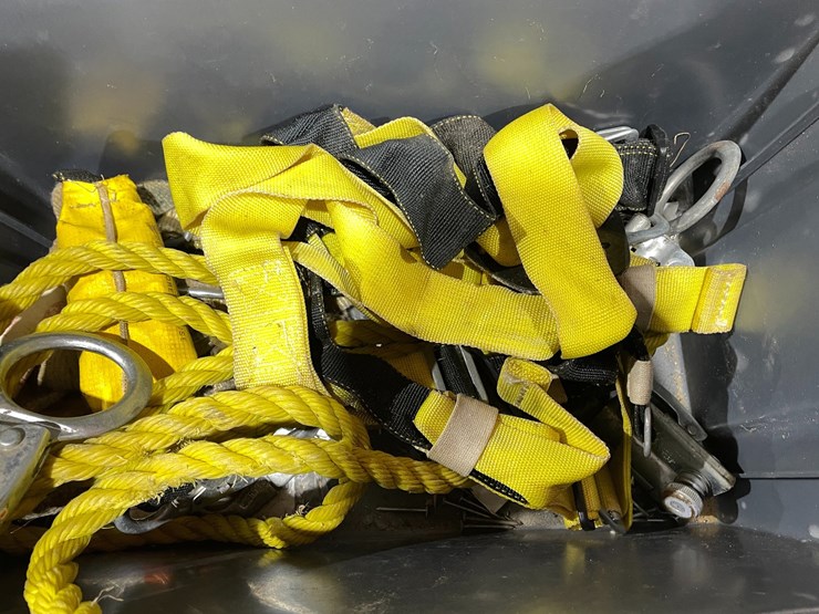 #5059-•-tote-of-safety-harness-and-ropes-image-9