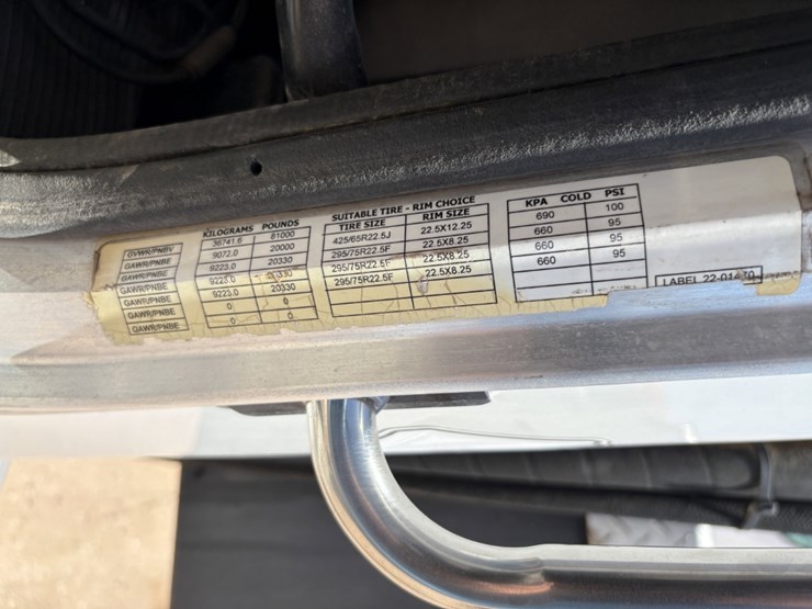 2013-peterbilt-367-image-18