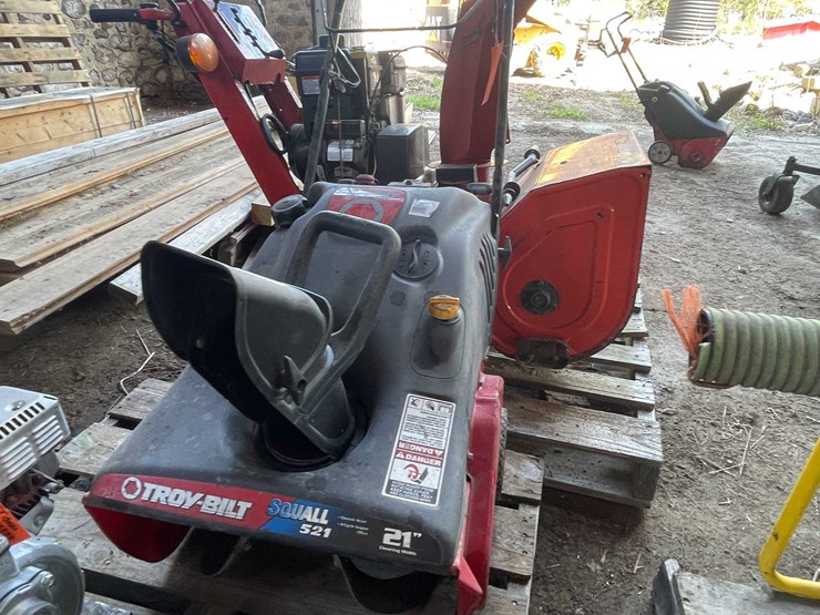 #7412-•-troy-built-snow-blower-image-1