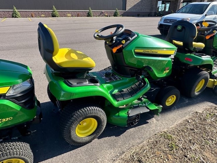 2023-john-deere-x330-image-3