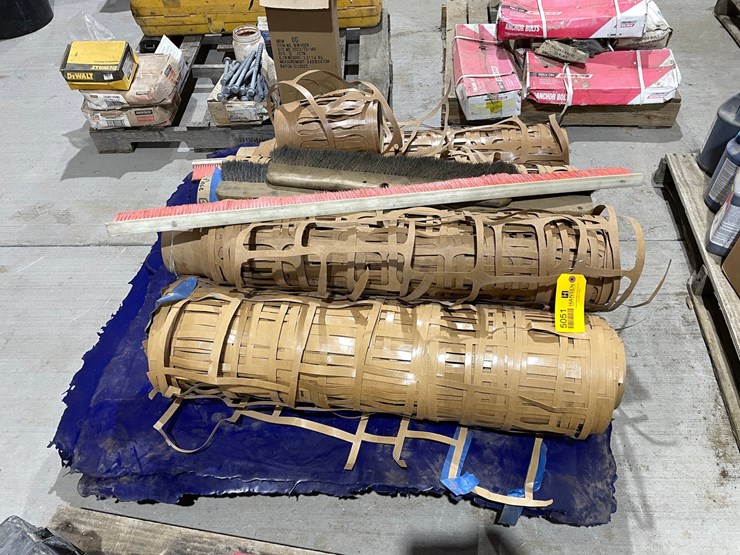 #5051-•-pallet-of-concrete-stamps-and-brushes-image-2
