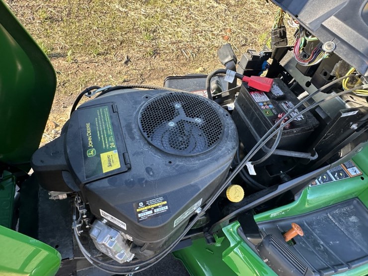 2024-john-deere-x570-image-12